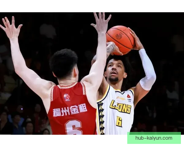 梅赫伦展现卓越控球能力,持续表现亮眼助力球队争夺关键胜利 梅赫伦展现卓越控球能力,持续表现亮眼助力球队争夺关键胜利